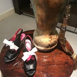 Andrea Milian, chic open toe shoes